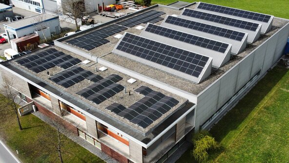 PV Anlage Fetzel Maschinenbau von oben fotografiert