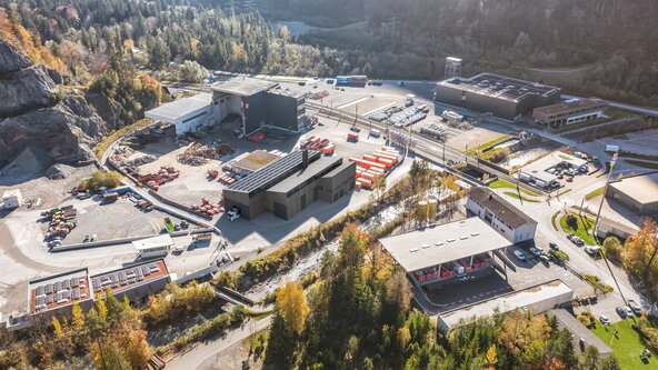 Drohnenaufnahme vom Heizwerk Bludenz Bürs